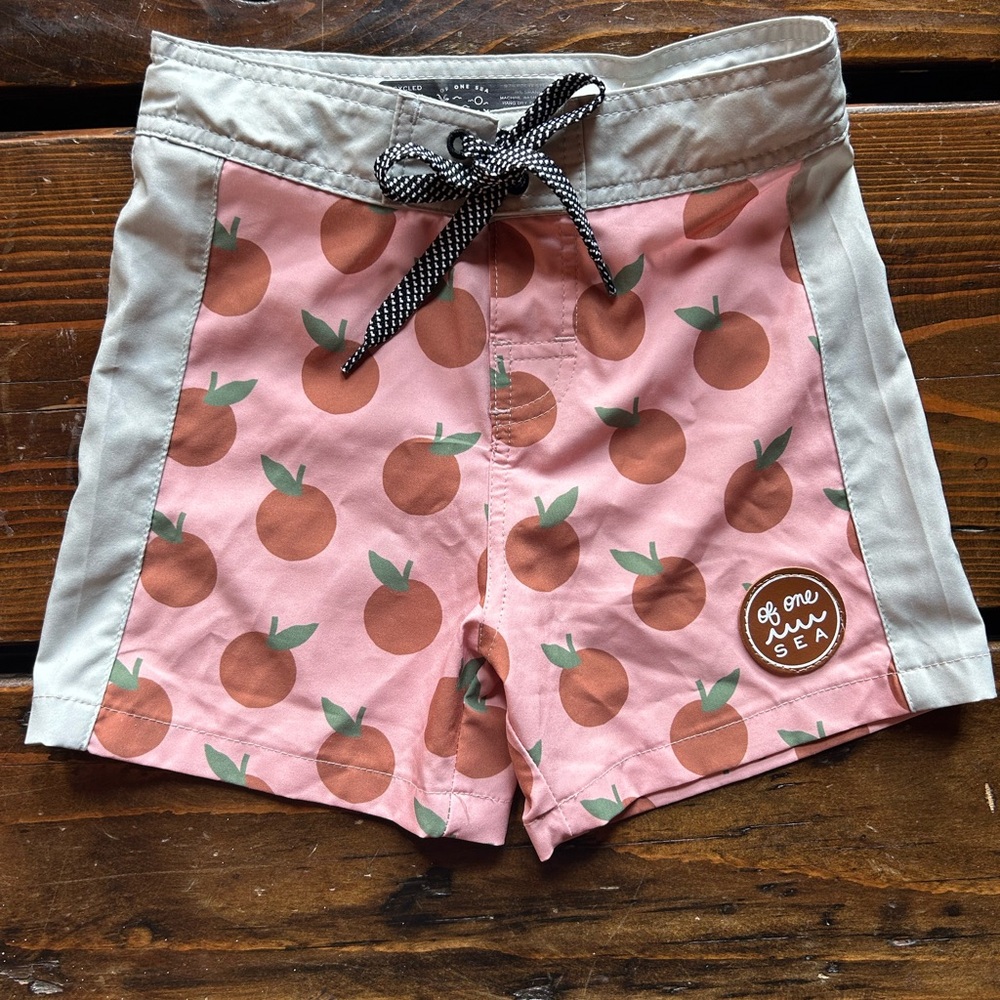 OF ONE SEA
Kid’s Townshorts in Joie Inn Collab Print